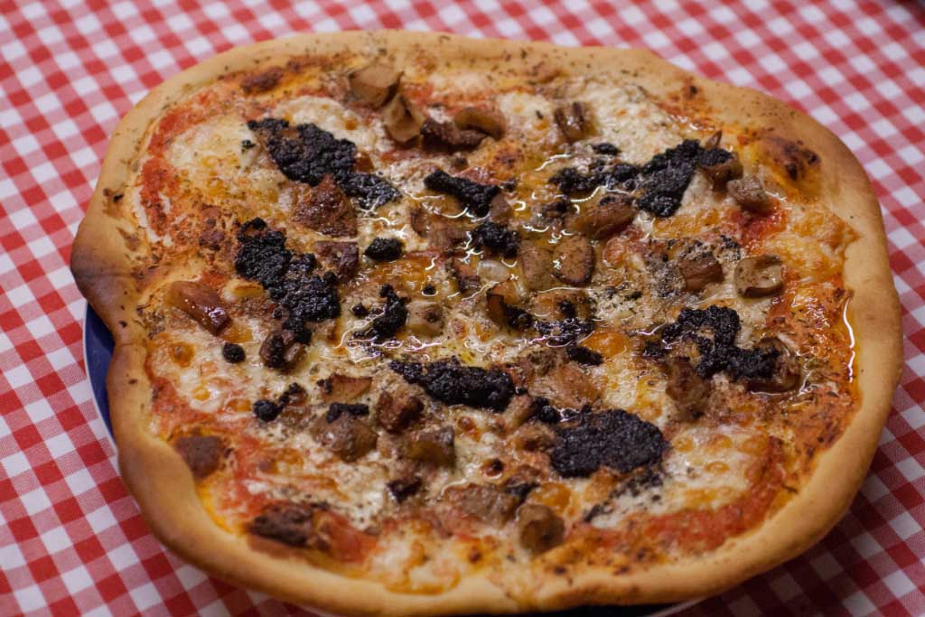 Pizza de burrata y trufa